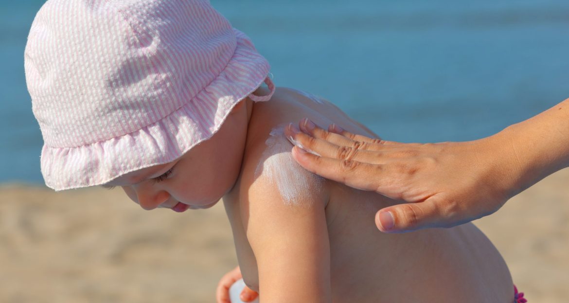 Cómo proteger del sol y del calor a los niños de 0 a 3 años este verano